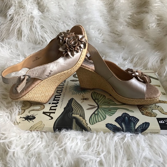 NWOT BOC WEDGE METALLIC LEATHER SLING BACK‎ SANDALS - Picture 1 of 7